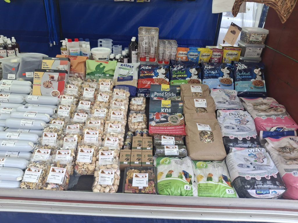 Kattenvoer, vogelvoer en accessoires